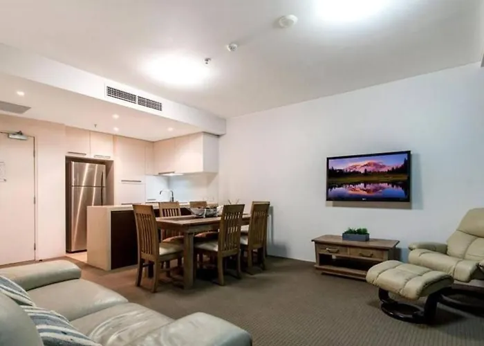 \'Marlin Parade\' Waterfront Getaway With Rooftop Pool