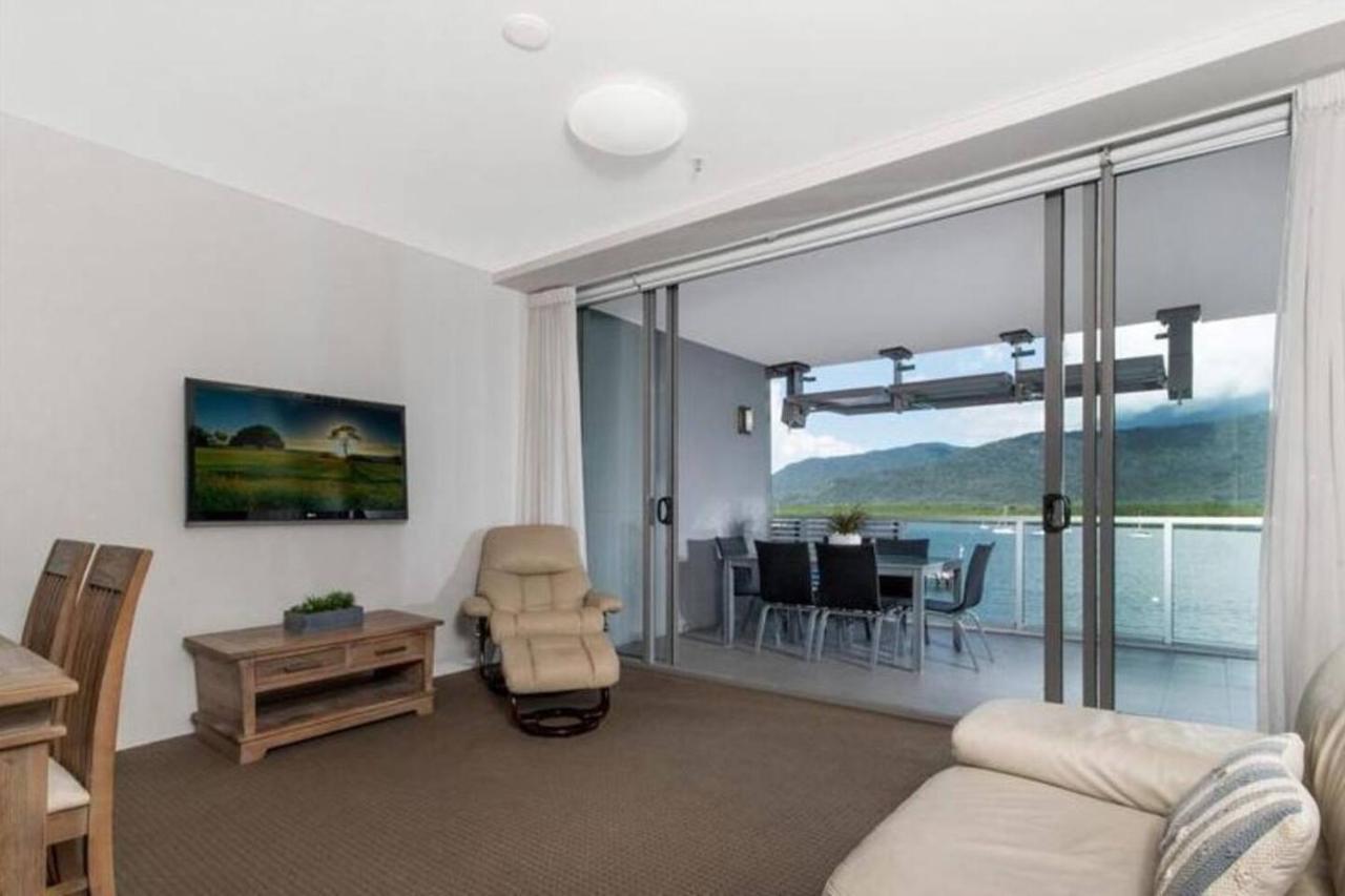 'marlin Parade' Waterfront Getaway With Rooftop Pool Apartment *