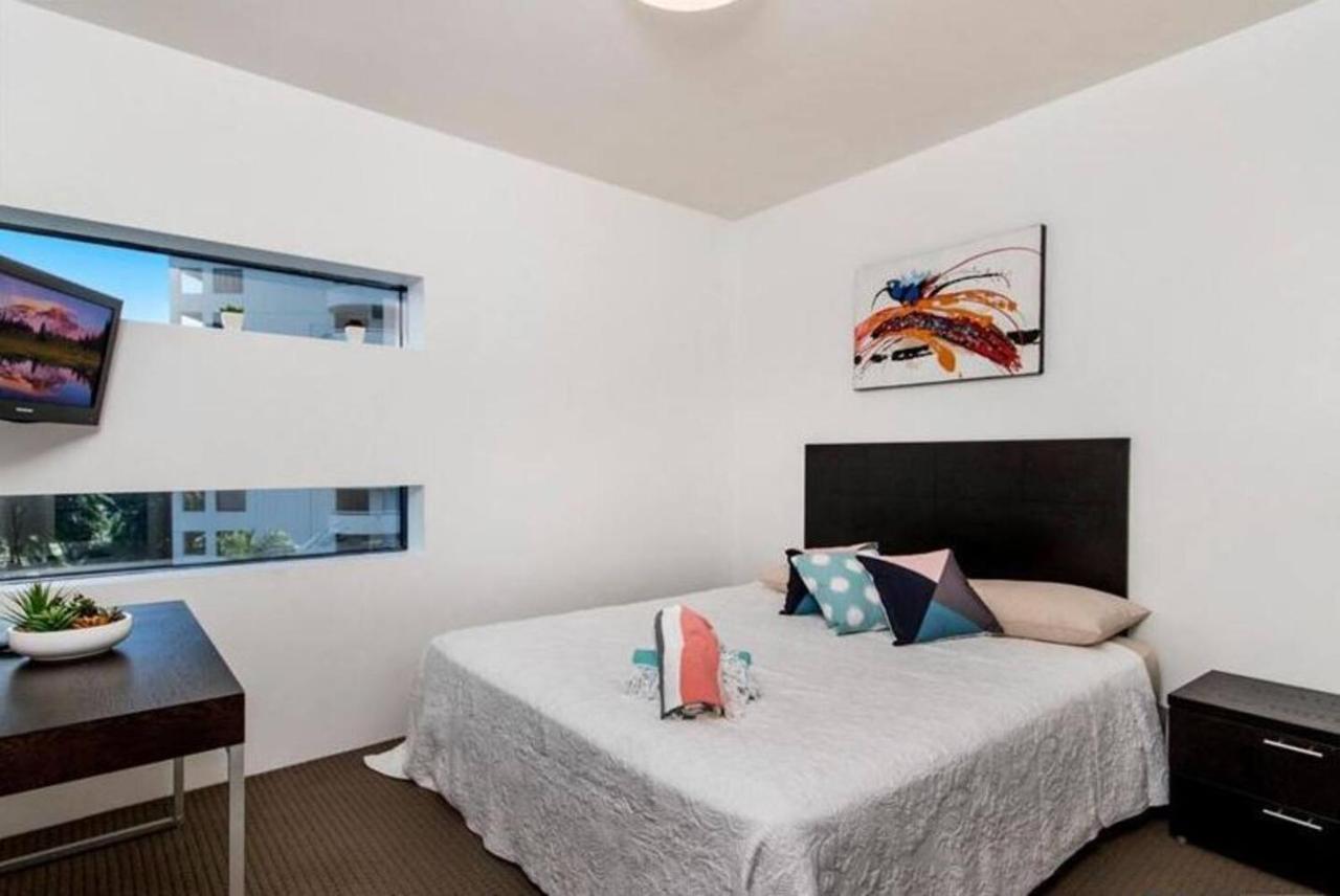 'marlin Parade' Waterfront Getaway With Rooftop Pool Apartment